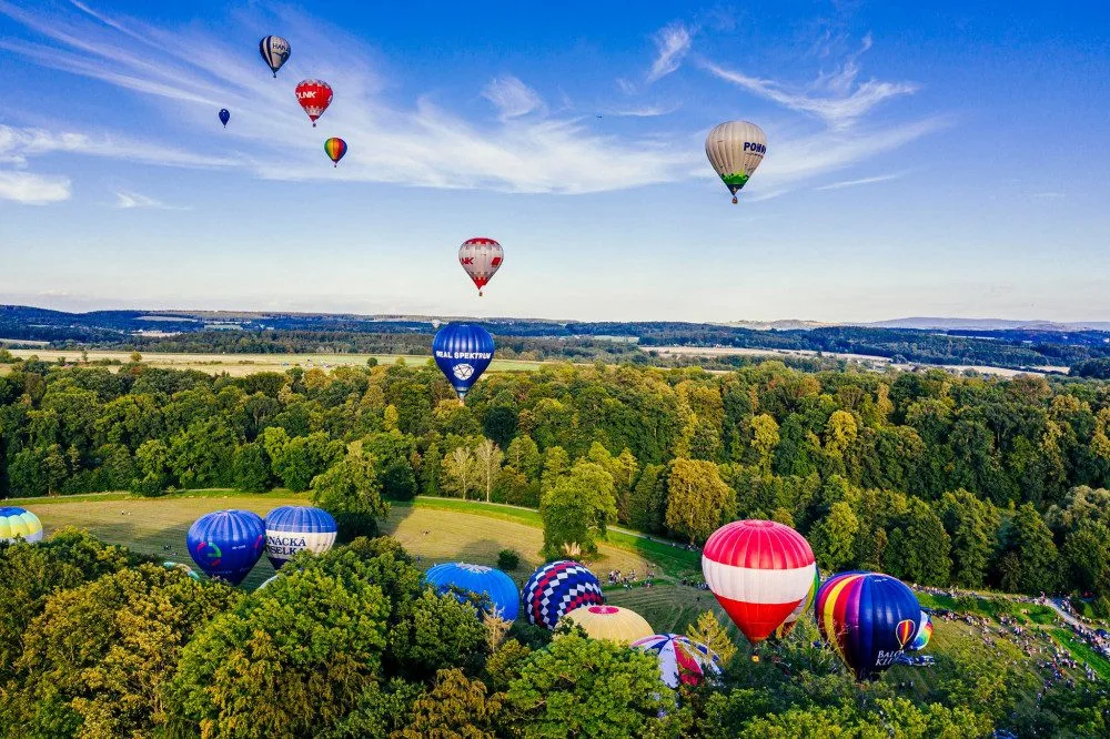 Nebe na Náchodsku zaplní 25 horkovzdušných balonů