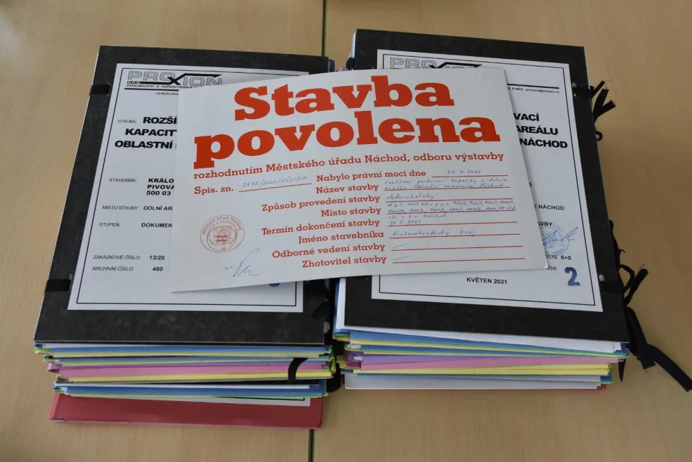 Začala stavba nového parkovacího domu v areálu náchodské nemocnice
