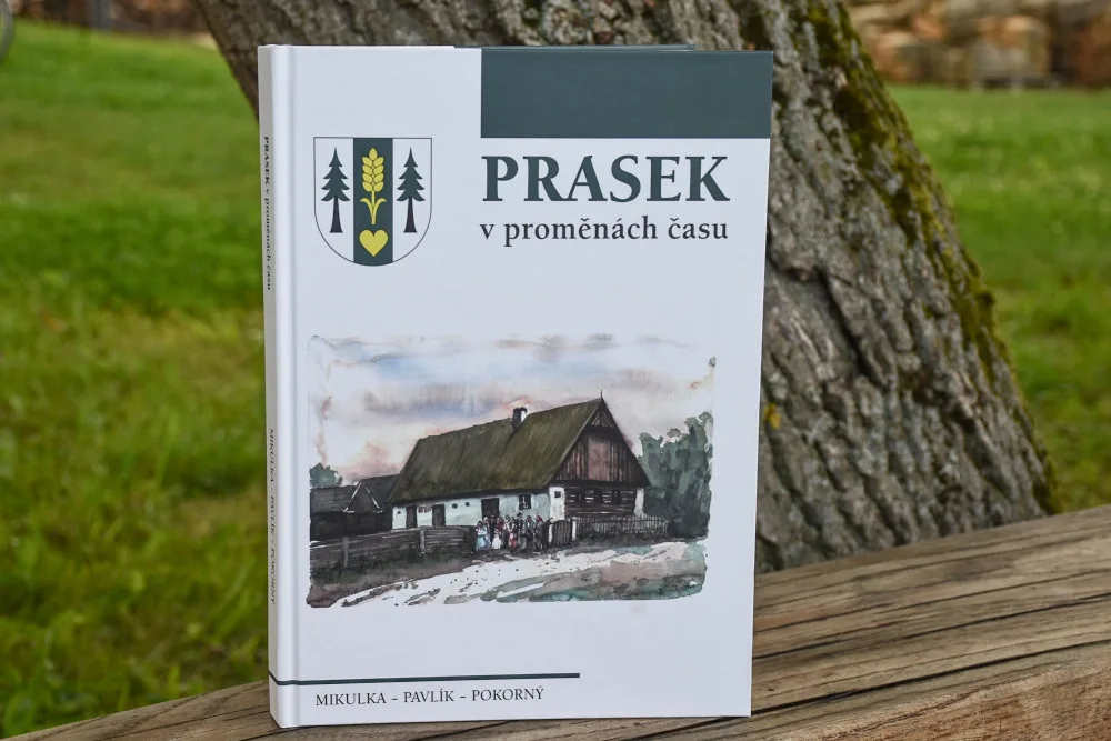 Název obce Prasek není podle slova „prase“, ale „průsek“. I to prozradí nová kniha