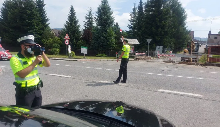 Policisté v kraji se zaměřili na porušování rychlosti, odhalili přes 120 provinilců