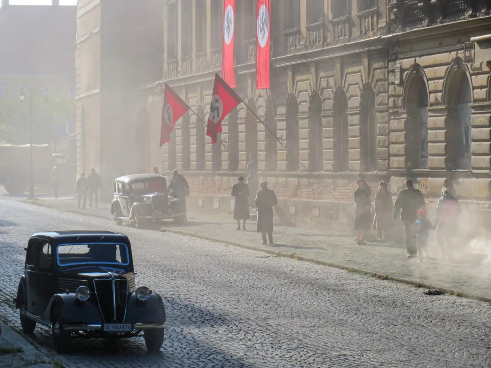 Josefov zaplavily hákové kříže. Natáčí se tu historický film Martha