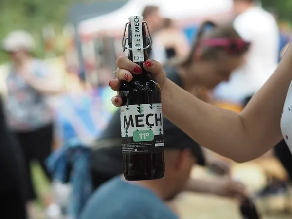 Hradecká univerzita má svoje pivo. Jmenuje se UHK Mech