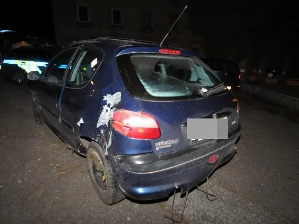 Žena na Náchodsku narazila do stromu. V krvi měla víc jak dvě promile