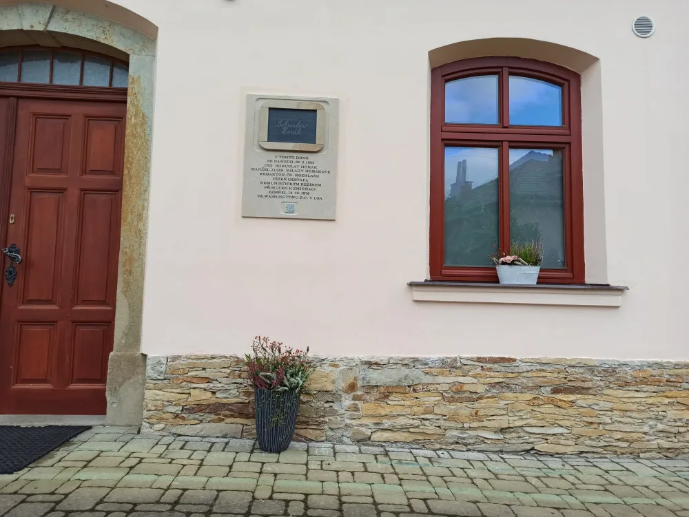 Černilov má novou pamětní desku Bohuslava Horáka, osobnosti protinacistického odboje
