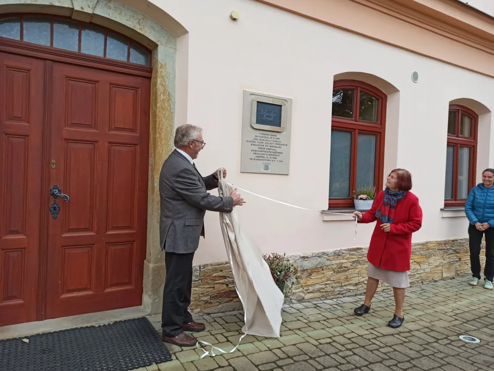 Černilov má novou pamětní desku Bohuslava Horáka, osobnosti protinacistického odboje