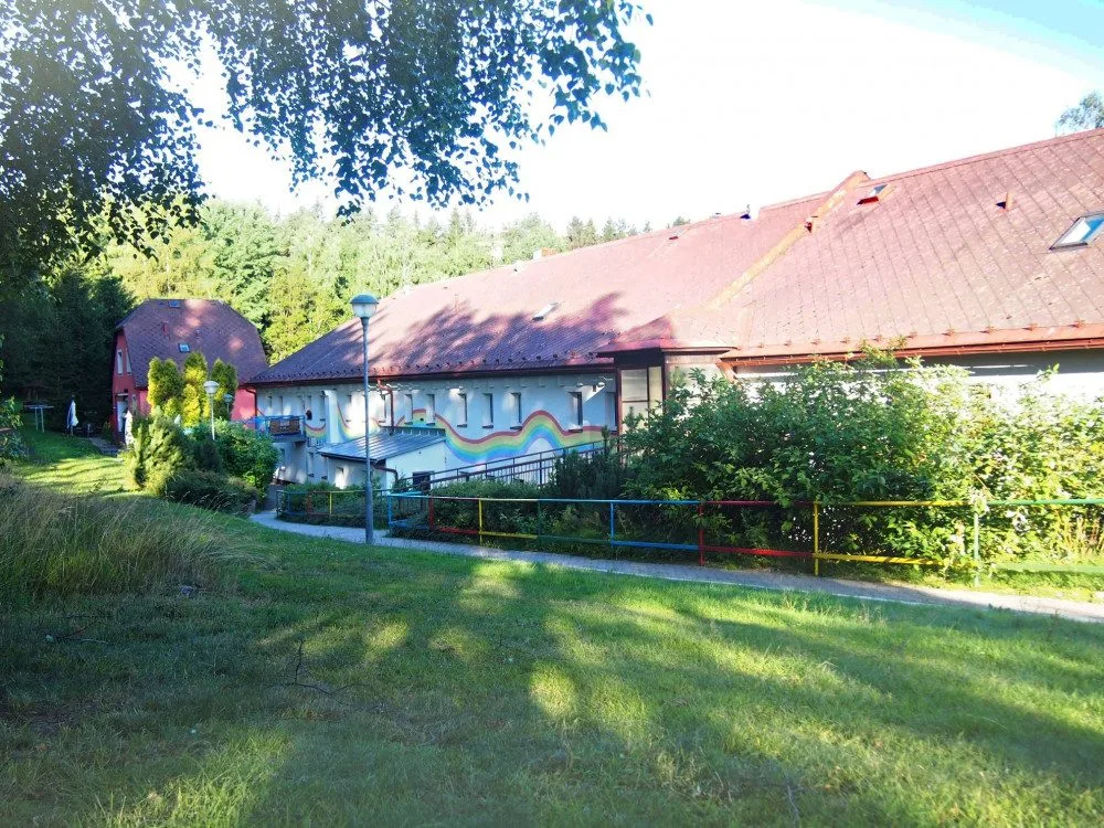 Barevné domky Hajnice projdou rozsáhlou rekonstrukcí. Vznikne zde společná budova pro 36 klientů