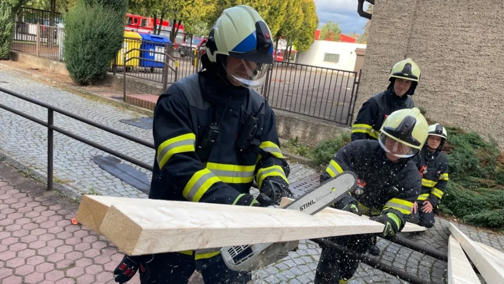 Hasiči v hradeckém kraji měli kvůli větru 200 výjezdů. ČEZ vyhlásil kalamitu