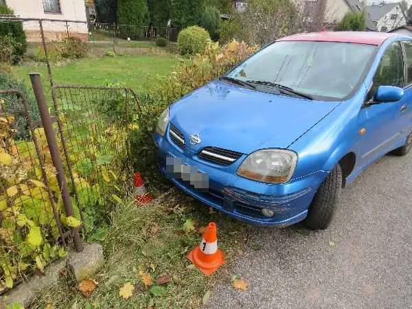 Tři promile v dechu a v autě malé dítě. Policie řeší nehodu na Jičínsku
