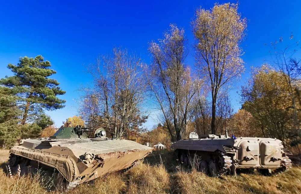 Do chráněné lokality Na Plachtě vjelo několik tanků. Šlo o úpravu terénu