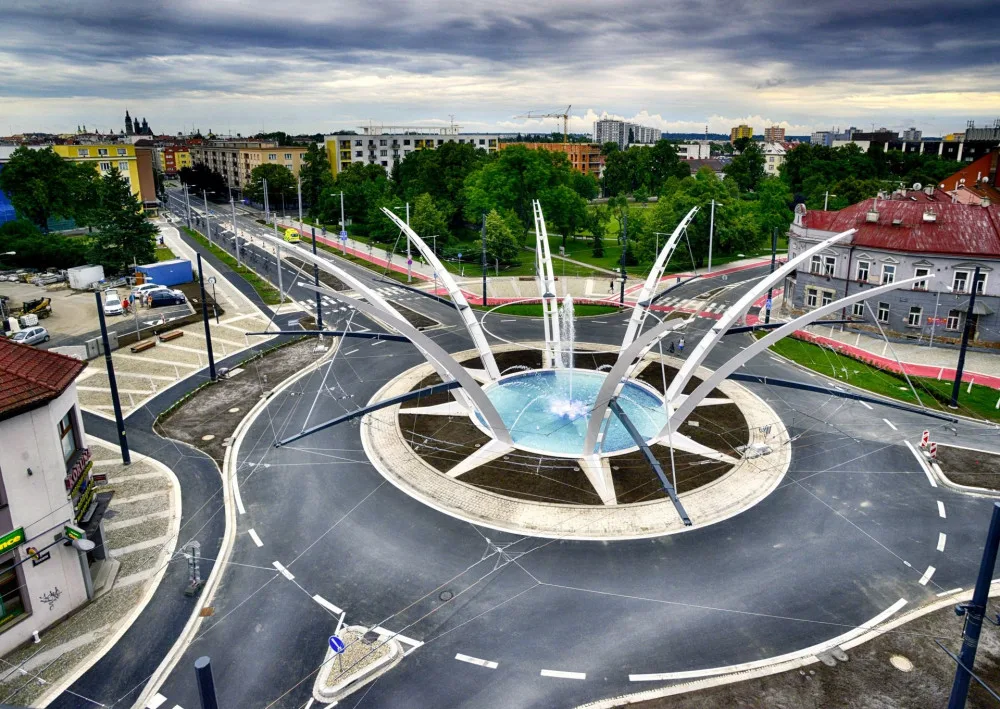 Křižovatka Koruna je špuntem výjezdu do Kuklen, uznávají někteří zastupitelé Hradce Králové