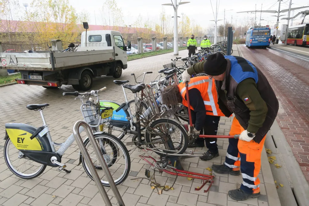 Hradec Králové se pustil do odstraňování cyklovraků. První mizí od terminálu a hlavního nádraží