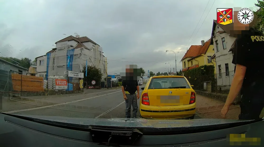 Nejdřív masturboval na veřejnosti, pak jezdil pod vlivem. Jste si na mě dneska zasedli, řekl policistům při kontrole