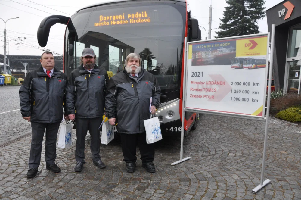 Dopravní podnik má další milionáře. Miroslav Urbánek najezdil dva miliony kilometrů bez nehody