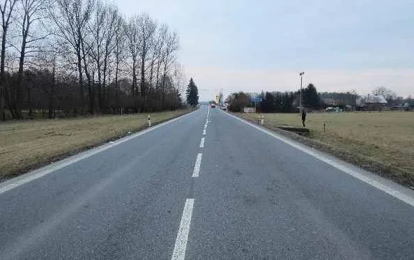 Pozor na zmrazky na střeše auta. Odlétávající kusy ledu zavinily nehodu na Rychnovsku