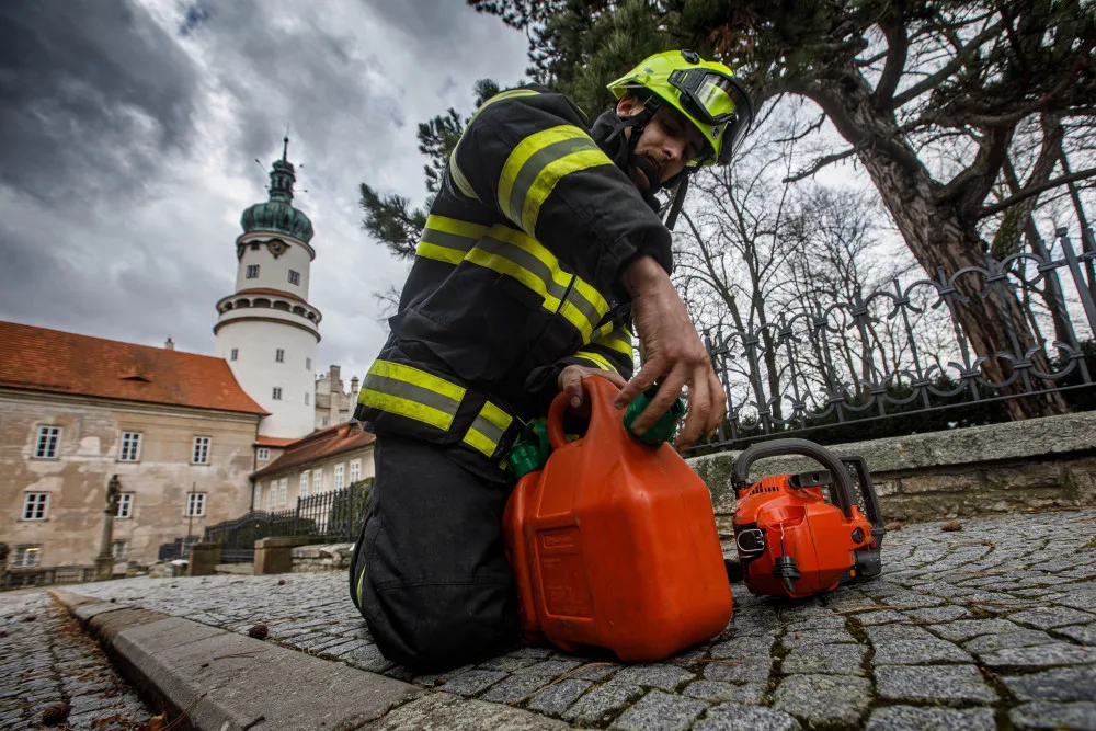 Hradeckým krajem se prohnala vichřice. Napáchala statisícové škody
