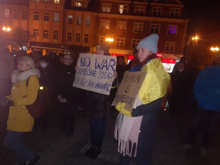 V Hradci Králové vyjádřili podporu Ukrajině stovky lidí. Promluvili studenti, zástupci církve i samotní Ukrajinci