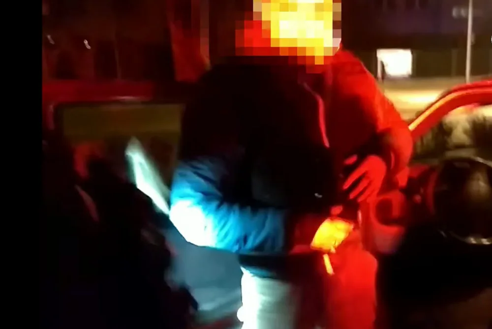 Řidič na drogách měl na sobě balistickou vestu. Mám ji místo chráničů na koloběžku, tvrdil