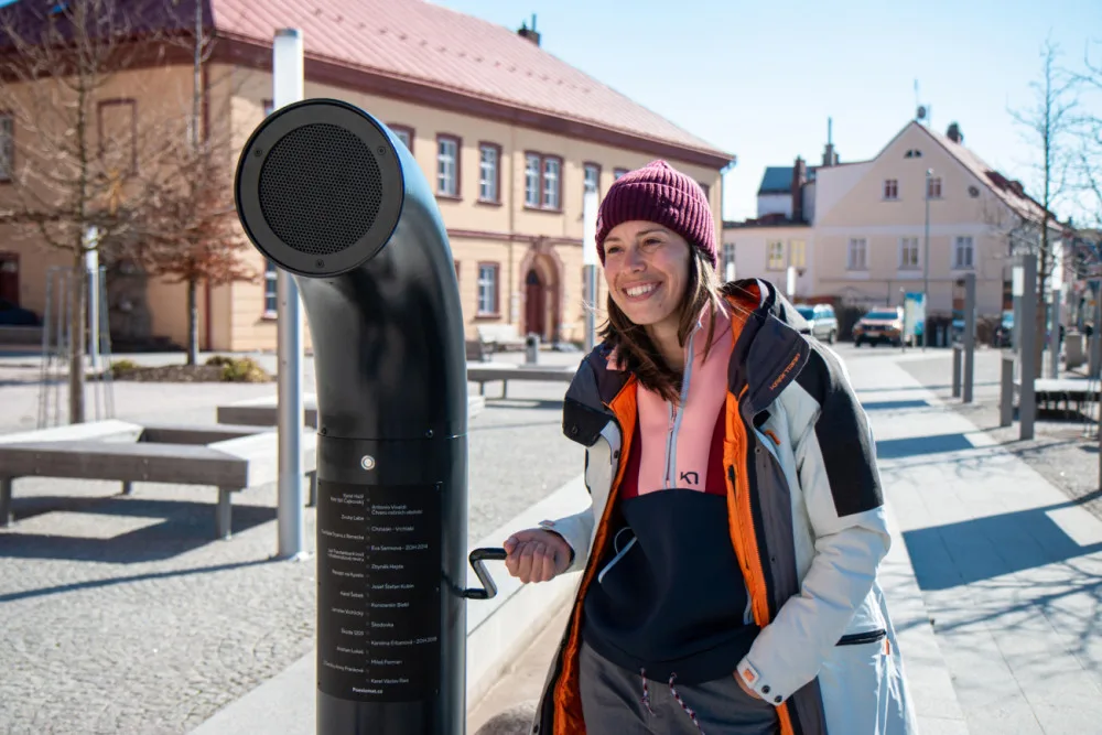 Vrchlabí má svůj vlastní Poesiomat. Na jaře se dočká i Hradec Králové