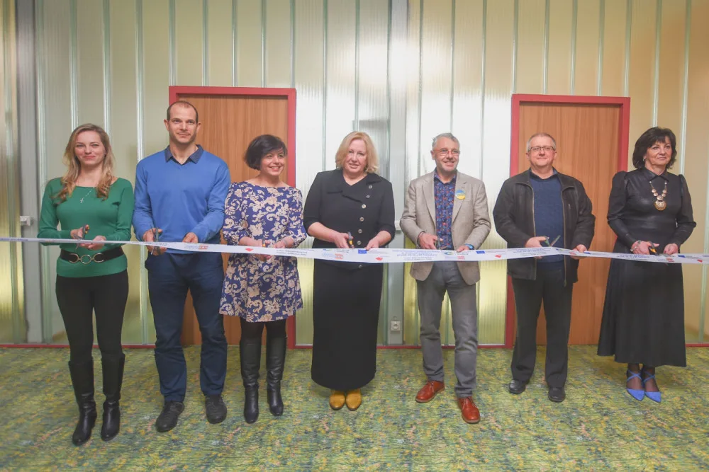 V Hradci Králové vzniklo nové centrum pro neslyšící. Pomáhat bude rodinám z celé republiky
