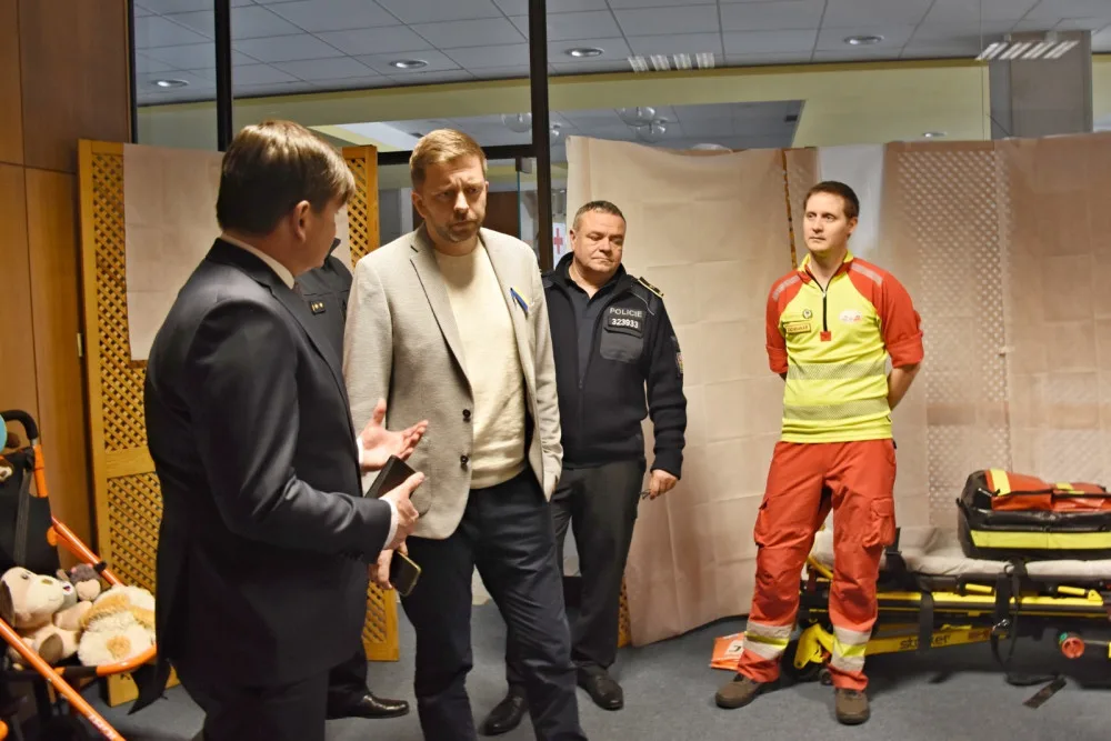 KACPU v Hradci Králové navštívil Vít Rakušan. Centrum už odbavilo přes osm tisíc uprchlíků