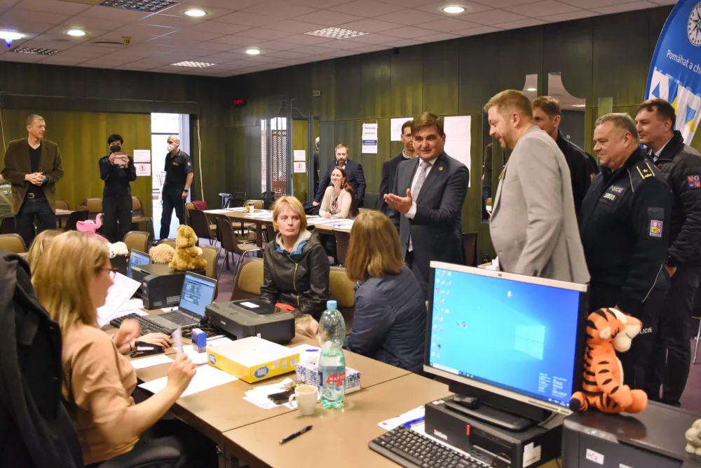 KACPU v Hradci Králové navštívil Vít Rakušan. Centrum už odbavilo přes osm tisíc uprchlíků