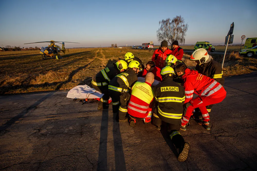 Tragické úterý. Vrtulník zasahoval u Nahořan na Náchodsku a smrtelné nehody u Jaroměře