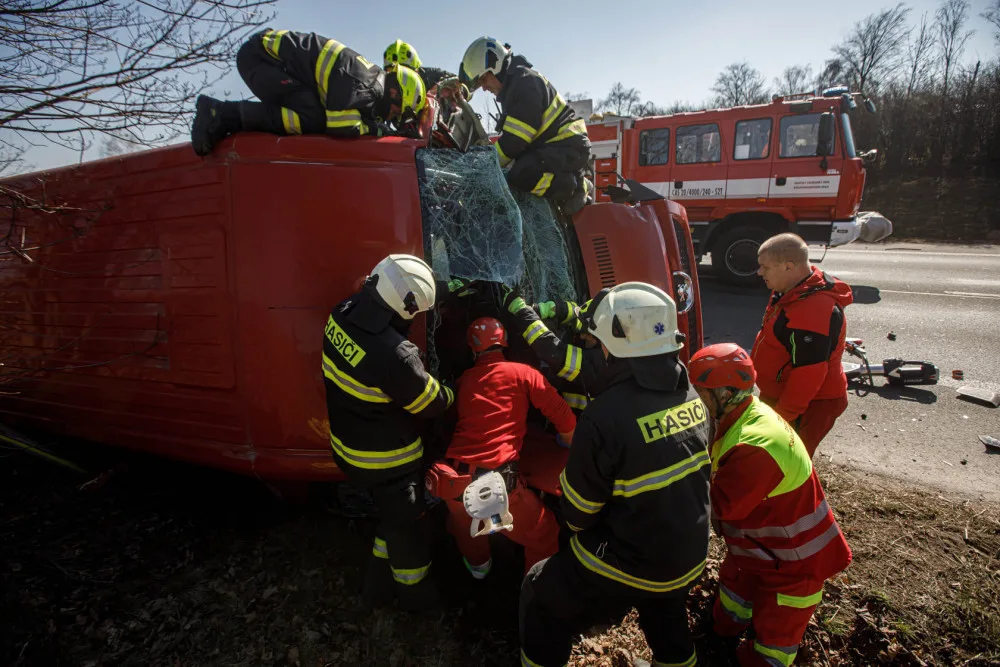 Tragické úterý. Vrtulník zasahoval u Nahořan na Náchodsku a smrtelné nehody u Jaroměře