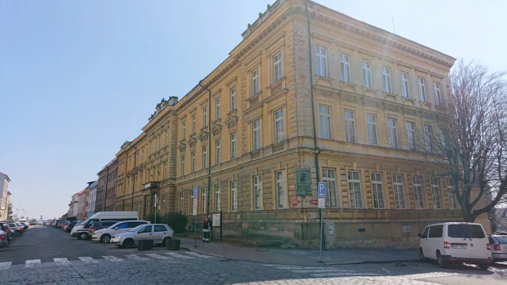 Jičín zrekonstruuje ZŠ Husova. Přihlásila se jen jedna firma, nabídla dvojnásobek odhadované ceny