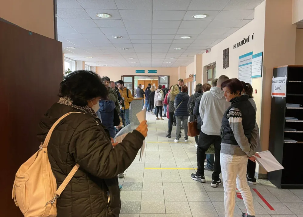 Na finančních úřadech v kraji se čeká fronta. Na podaní daňového přiznání mají podnikatelé do pátku