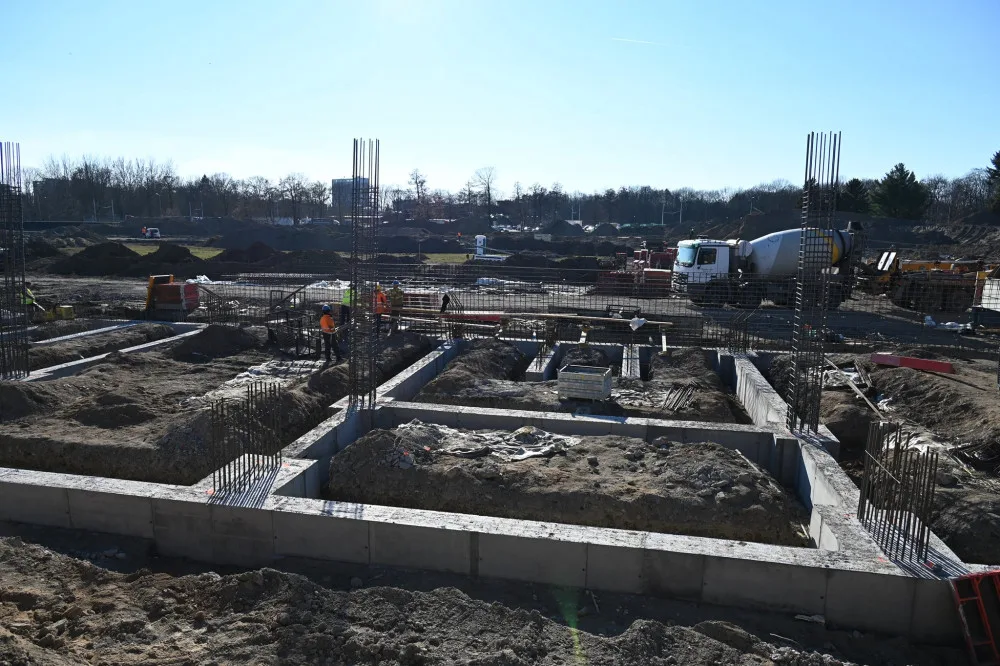 Fotbalový stadion v Hradci se nejspíš ještě prodraží. Strabag chce s městem jednat o zvýšení ceny