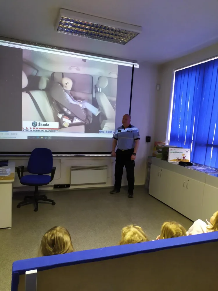 Zebra se za tebe nerozhlédne. Preventivní projekt učí děti jak se chovat v provozu