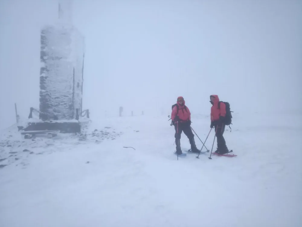 Pod vrcholem Sněžky narazili hasiči na vyčerpaného muže. Měl u sebe kytaru, ale zimní vybavení chybělo
