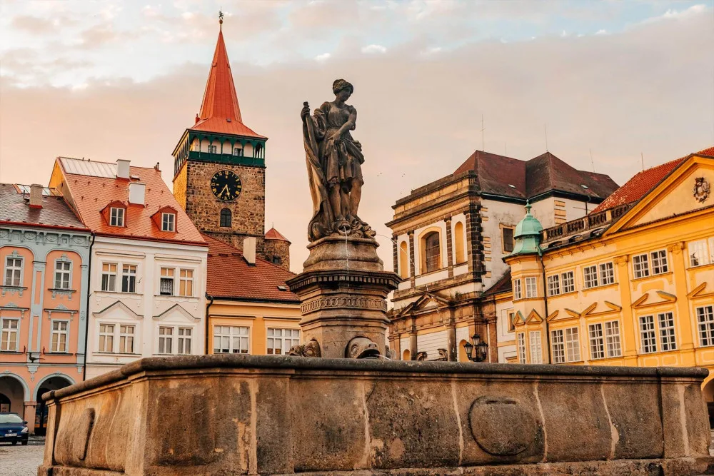Jičín nechá opravit památkově chráněnou kašnu Amfitrité na Valdštejnově náměstí
