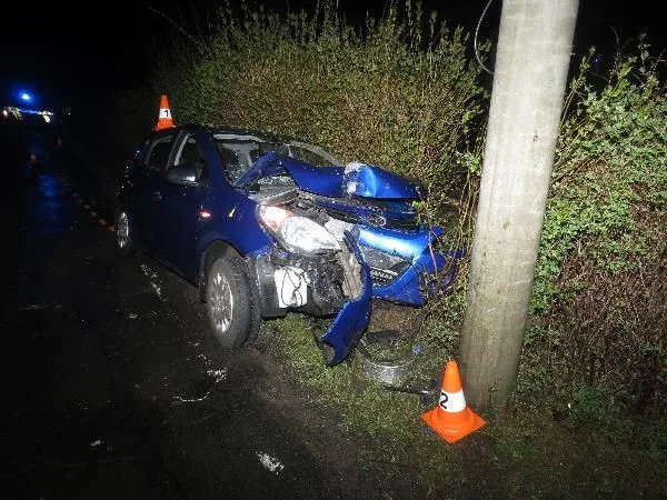 Řidička nadýchala 2,5 promile. Zastavil ji až sloup veřejného osvětlení