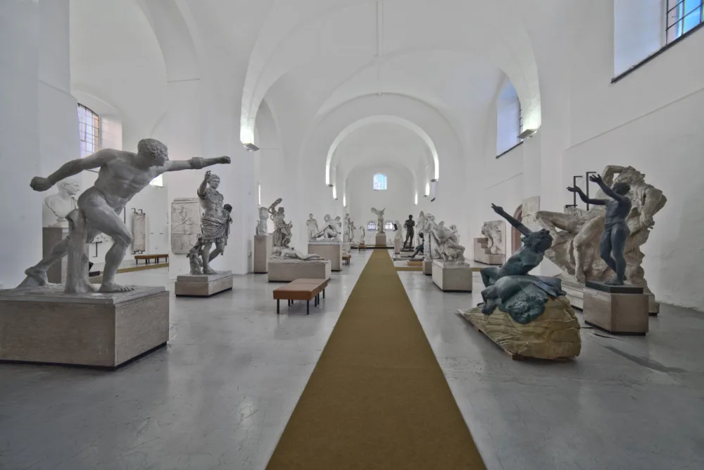 Galerie v Hostinném po rekonstrukci otevřela sbírku odlitků antických soch