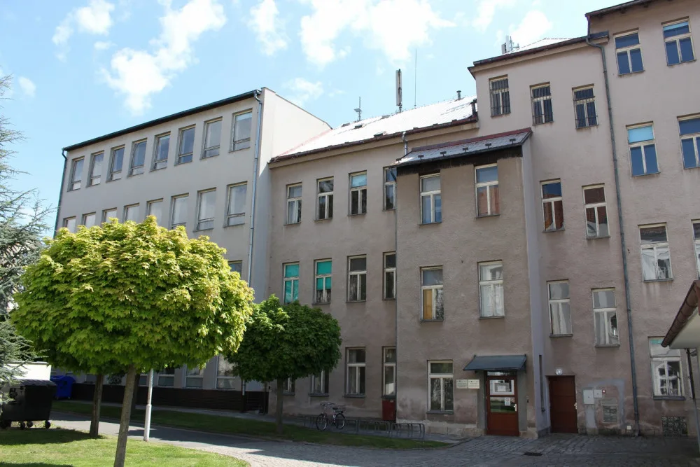 Dvůr Králové přestaví za 56 milionů korun bývalou školu na kanceláře úřadu
