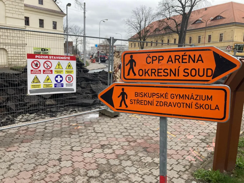 Uzavření křižovatky Fortna výrazné komplikace v dopravě nepřineslo. Na její stavbě město ušetří