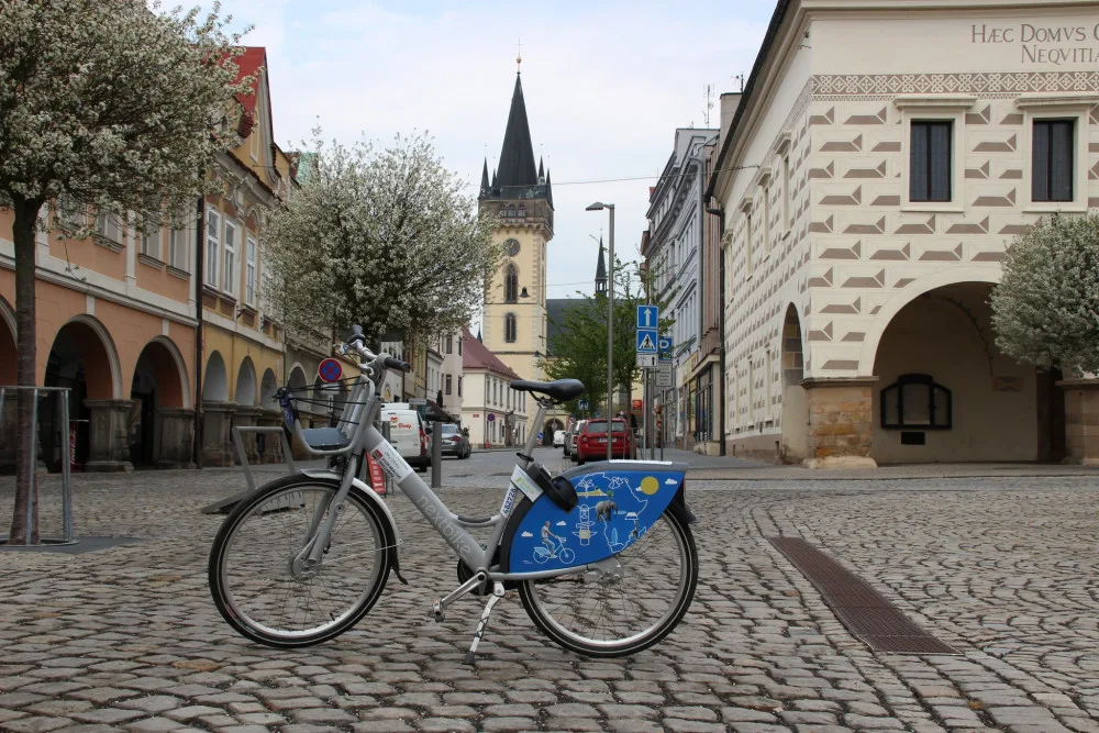 O sdílená kola ve Dvoře Králové je zájem. Město chce zpětnou reakci od cyklistů