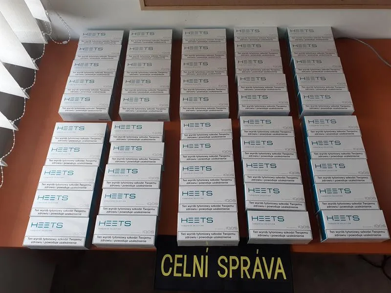 VIDEO: V kufru měl deset kilo tabáku. Z Polska to vezu pro svou vlastní potřebu, vymlouval se celníkům