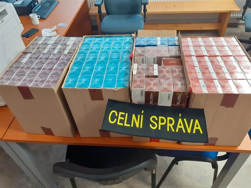 VIDEO: V kufru měl deset kilo tabáku. Z Polska to vezu pro svou vlastní potřebu, vymlouval se celníkům