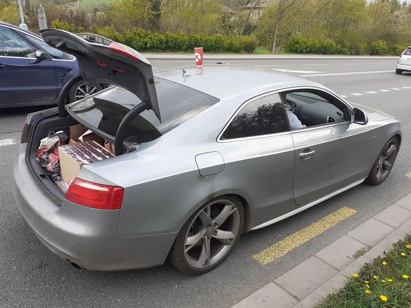 VIDEO: V kufru měl deset kilo tabáku. Z Polska to vezu pro svou vlastní potřebu, vymlouval se celníkům