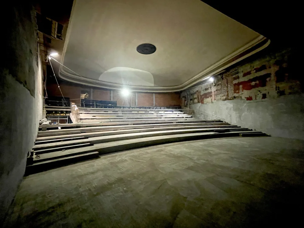 ak vypadá trutnovské kino Vesmír během rekonstrukce?