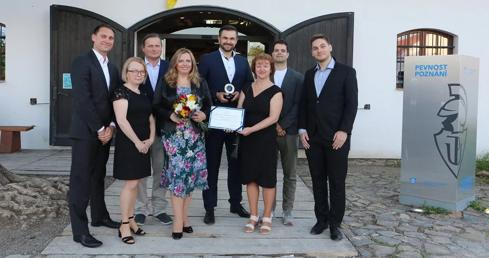 První náměstek hejtmana pro oblast inovací, investic a informačních technologií Pavel Bulíček spolu s realizačním týmem