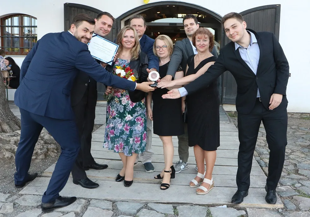 První náměstek hejtmana pro oblast inovací, investic a informačních technologií Pavel Bulíček spolu s realizačním týmem