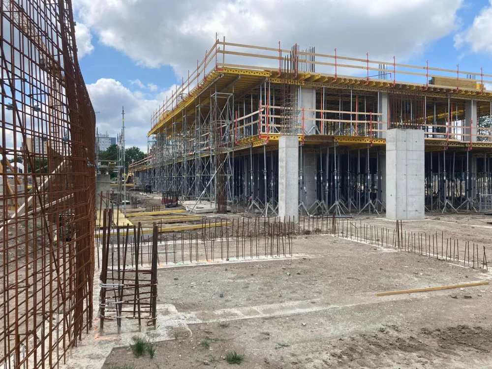 Podívejte se na rozestavěný hradecký stadion. V těchto dnech začala repase lízátek