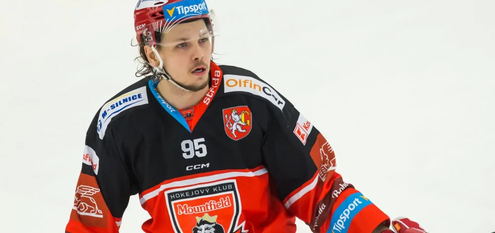 Ruský hokejový útočník Ščerbak získal povolení pokračovat v Hradci Králové