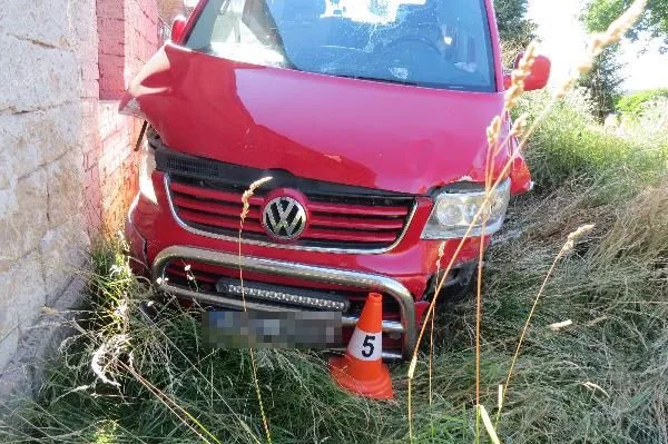 Na hlavním tahu u Hořic se srazila čtyři auta. Na vině je řidič, který nedodržel bezpečnou vzdálenost