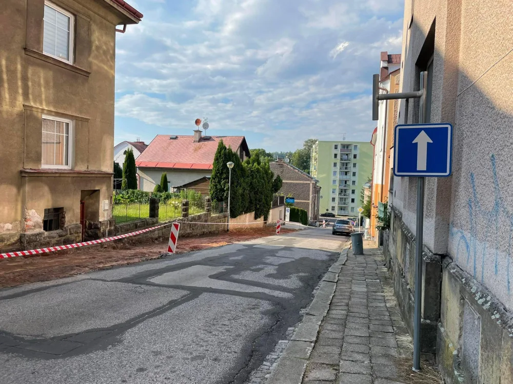 Trutnovská radnice opravuje ulici Jiřího Wolkera. Za sto metrů zaplatí přes milion