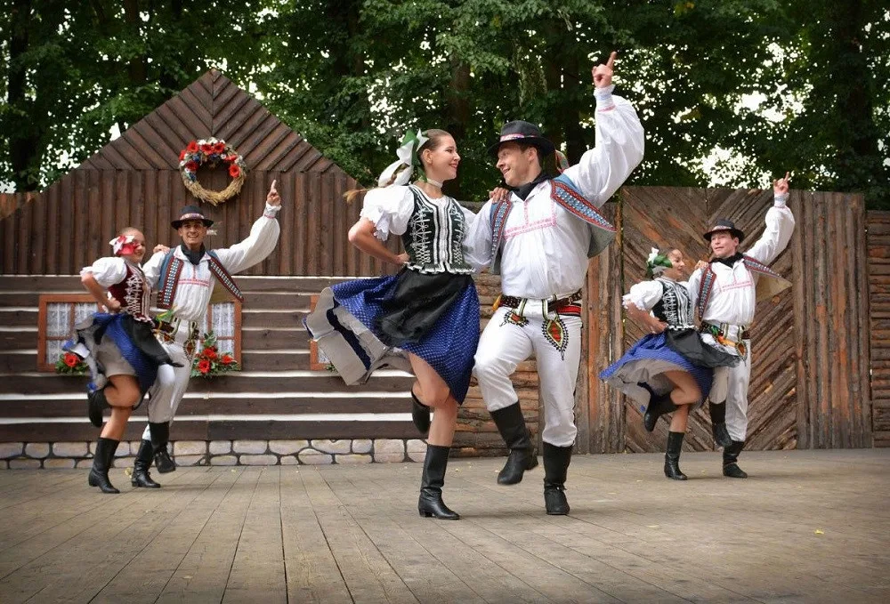 Jedno z vystoupení na folklorním festivalu