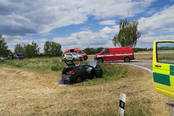 Nehoda osobního auta s traktorem